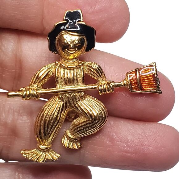 Vintage Avon Scarecrow Halloween Fall Season Enamel Brooch Pin 1.5" - Picture 1 of 4